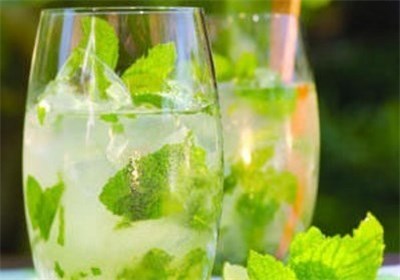 نوشیدنی‌هایی با طبع سرد در فصل بهار بیشتر مصرف شود /سلامت