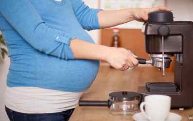 مصرف قهوه در بارداری، کودکان را قد کوتاه می‌کند