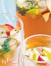 طرز تهیه یخ‌ چای نعنا و سیب/نوشیدنی