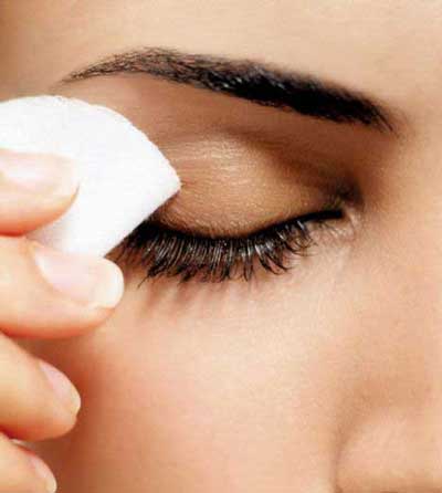 نحوه پاک کردن آرایش چشم بدون آسیب رساندن به چشم/آرایش وزیبایی