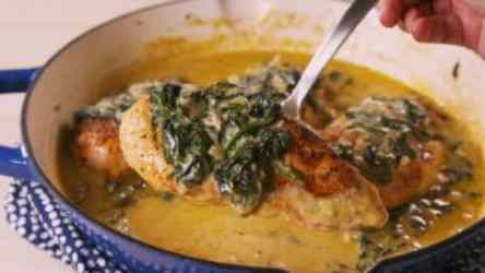 طرز تهیه مرغ و اسفناج پنیری رژیمی